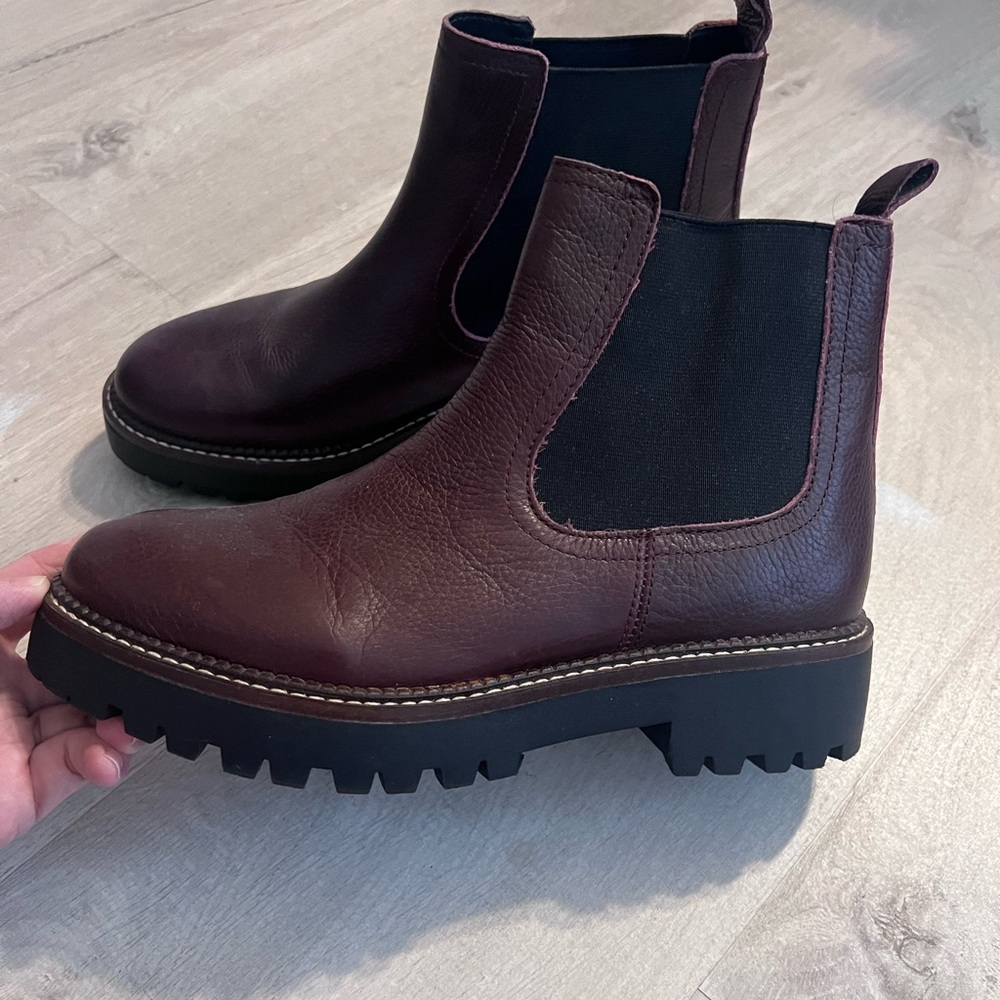 Caslon Chelsea boots- size 7.5